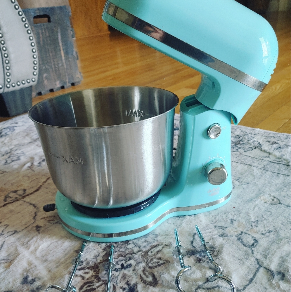 Delish Stand Mixer